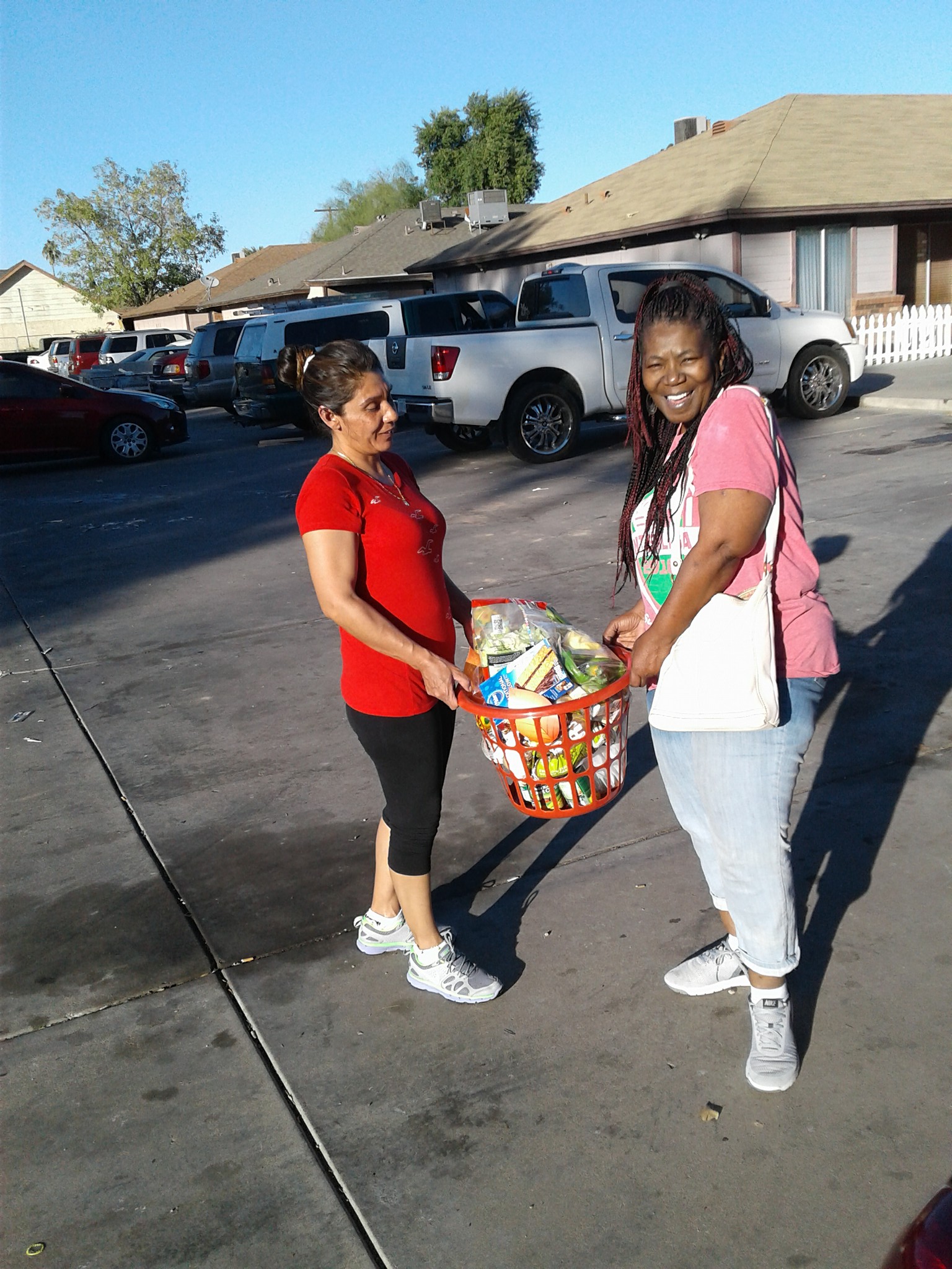 Evangelist-Deborah-Aguilera-Aguilar-holiday-basket